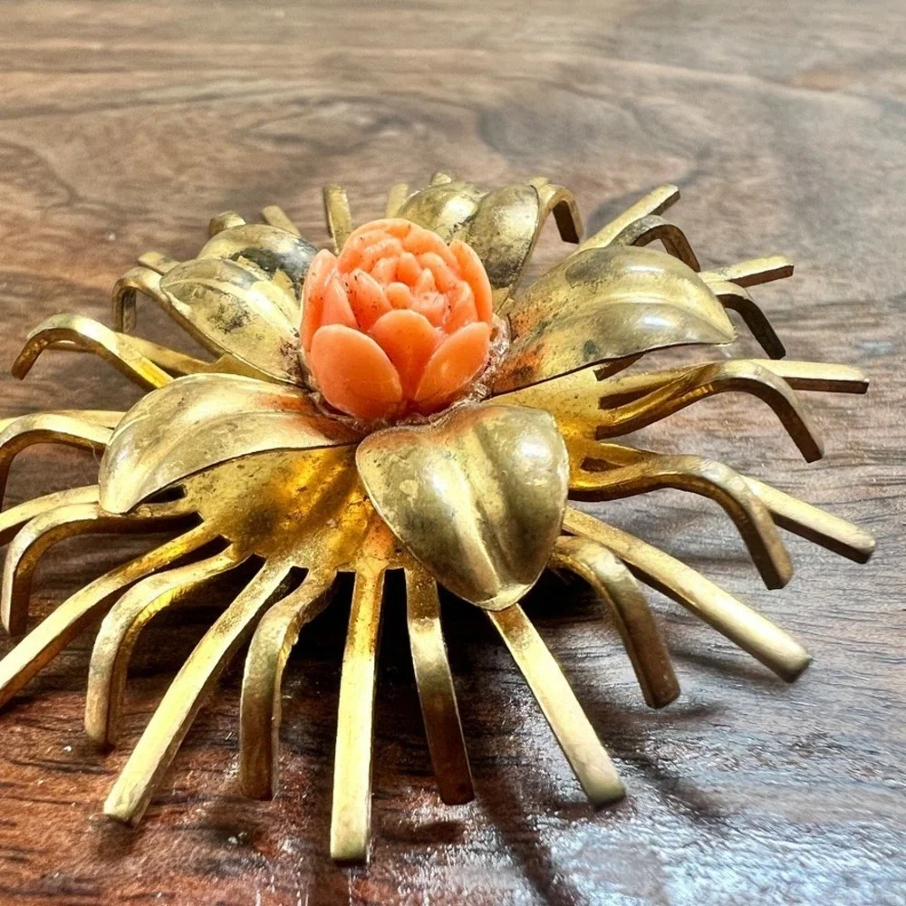 Atomic 1950s Sunburst Flower Brooch Gold Tone‎ Coral Rose